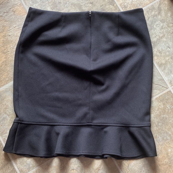 Ricki’s- black skirt with rippled hem - Picture 2 of 5